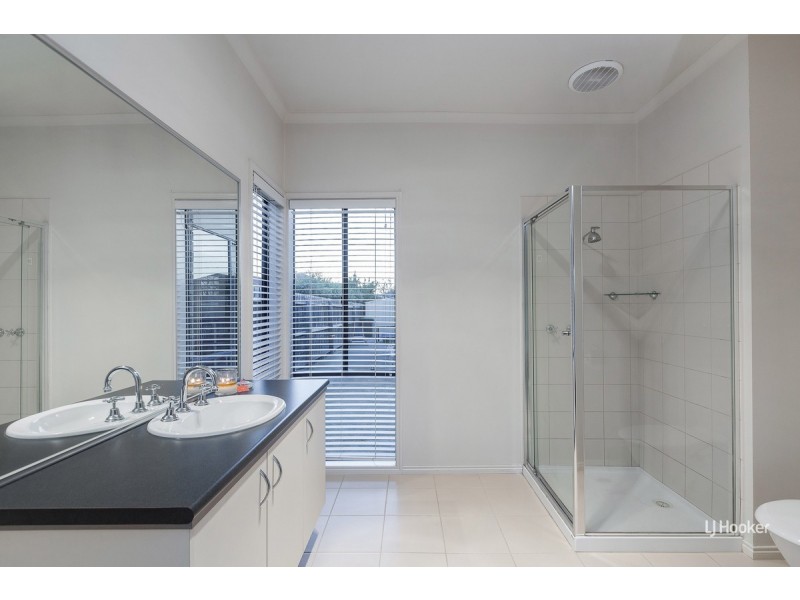 5 Dorrington Street, Point Cook VIC 3030