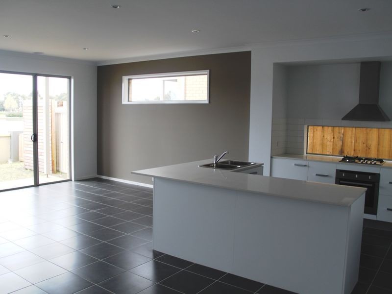 87 Broadbeach Circuit, Point Cook VIC 3030