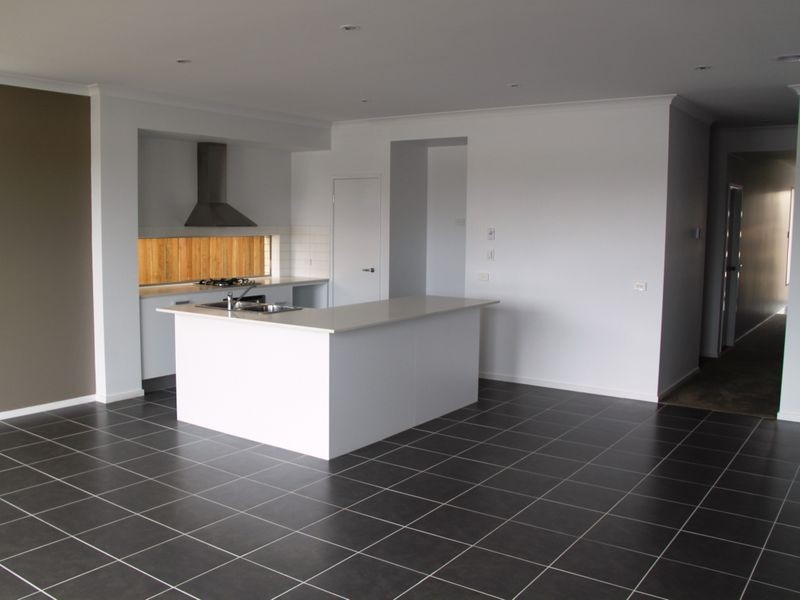 87 Broadbeach Circuit, Point Cook VIC 3030