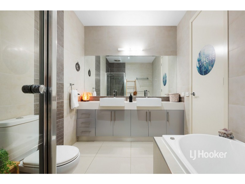 9/110 Sanctuary Lakes North Boulevard, Sanctuary Lakes VIC 3030