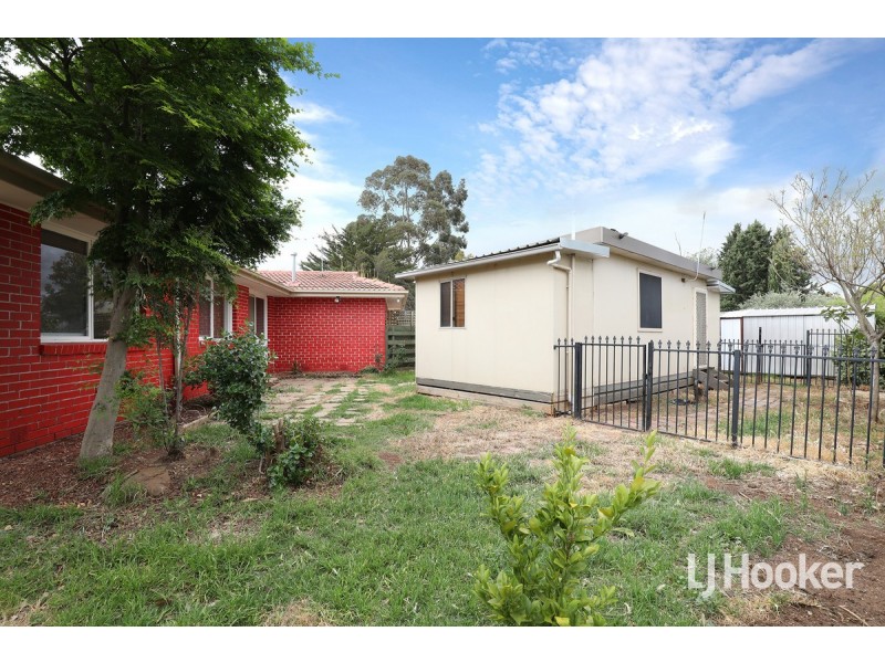 3 Landau Place, Melton West VIC 3337