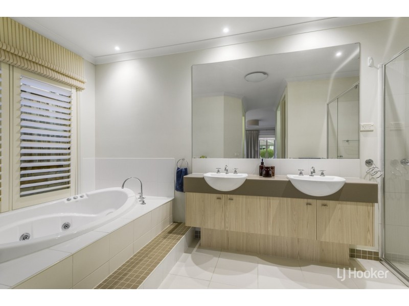 12 Lincoln Heath Boulevard, Point Cook VIC 3030