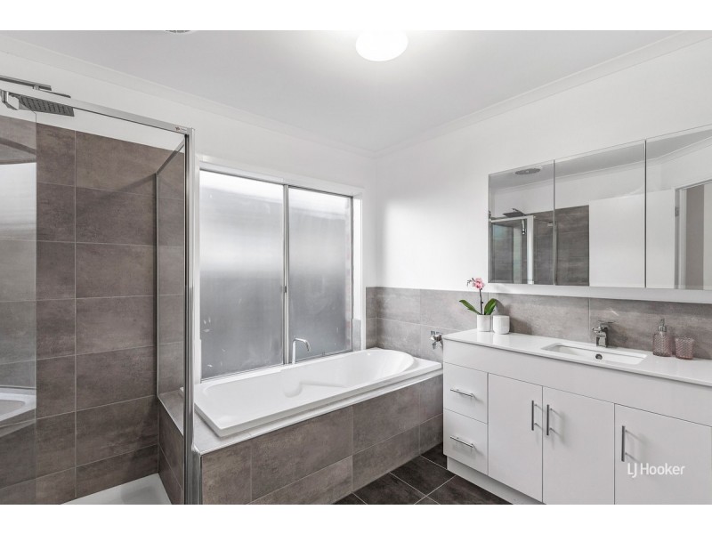 37 Jamieson Way, Point Cook VIC 3030