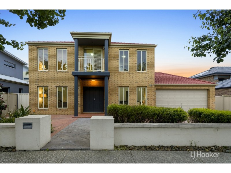 16 The Avenue, Caroline Springs VIC 3023