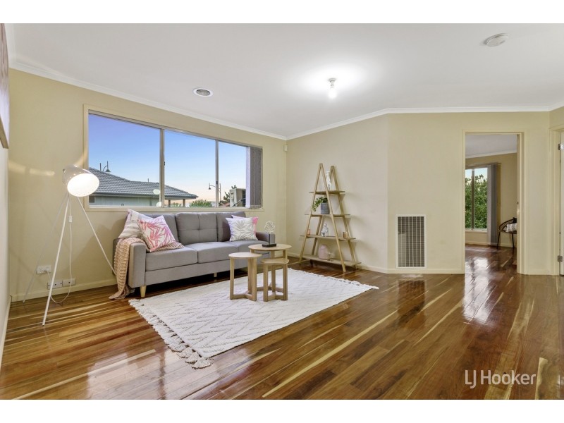 16 The Avenue, Caroline Springs VIC 3023