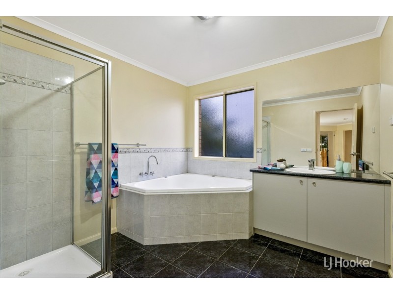 16 The Avenue, Caroline Springs VIC 3023