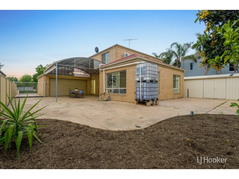 16 The Avenue, Caroline Springs VIC 3023