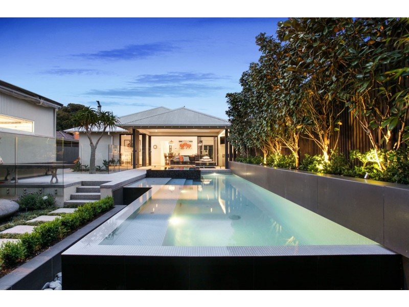 18 Curlew Avenue, Altona VIC 3018