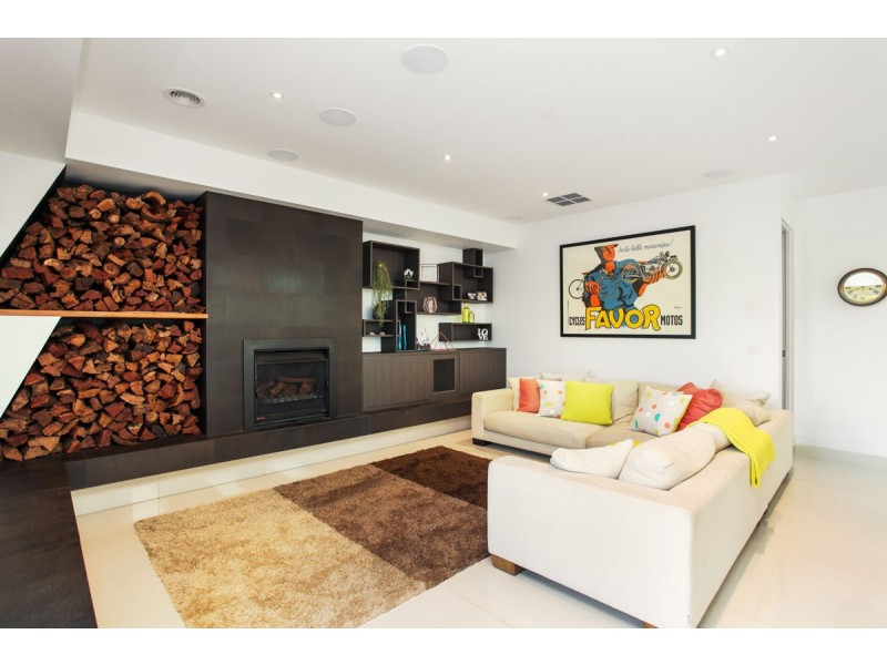 18 Curlew Avenue, Altona VIC 3018