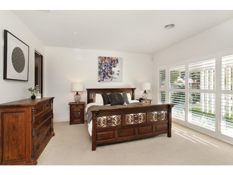 18 Curlew Avenue, Altona VIC 3018