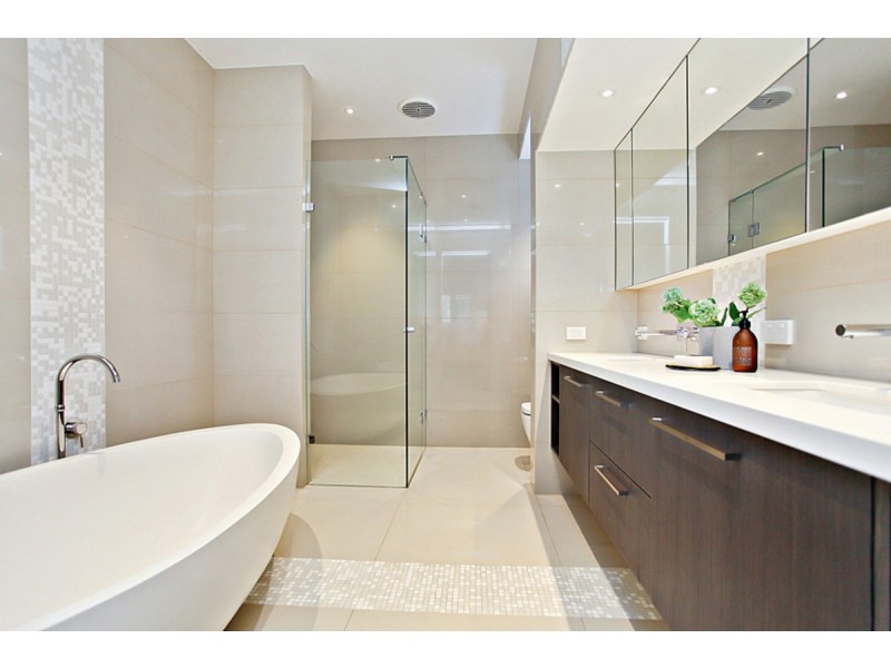 18 Curlew Avenue, Altona VIC 3018