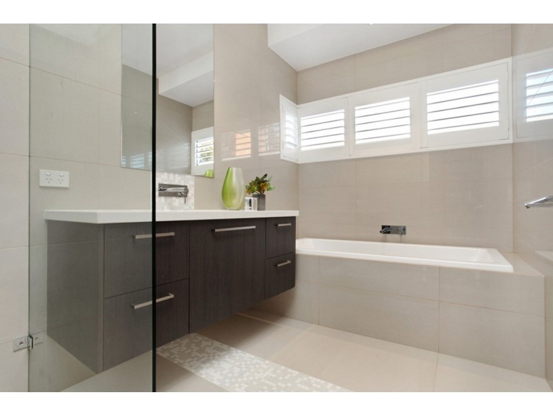 18 Curlew Avenue, Altona VIC 3018