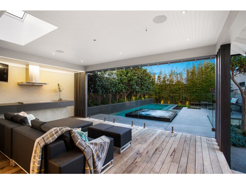 18 Curlew Avenue, Altona VIC 3018