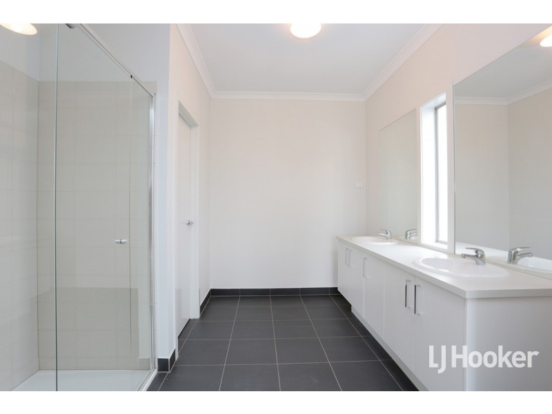 17 Dodson Drive, Point Cook VIC 3030