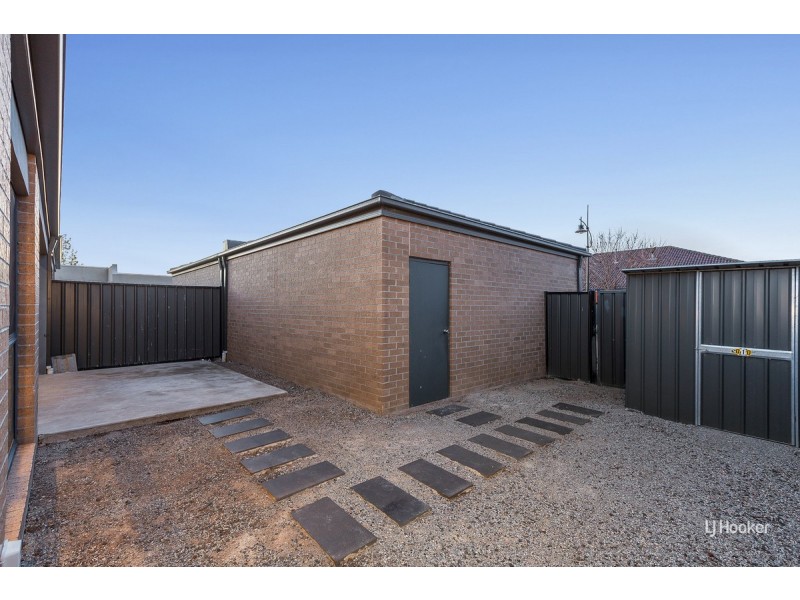 1/6 Sidney Nolan Walk, Point Cook VIC 3030