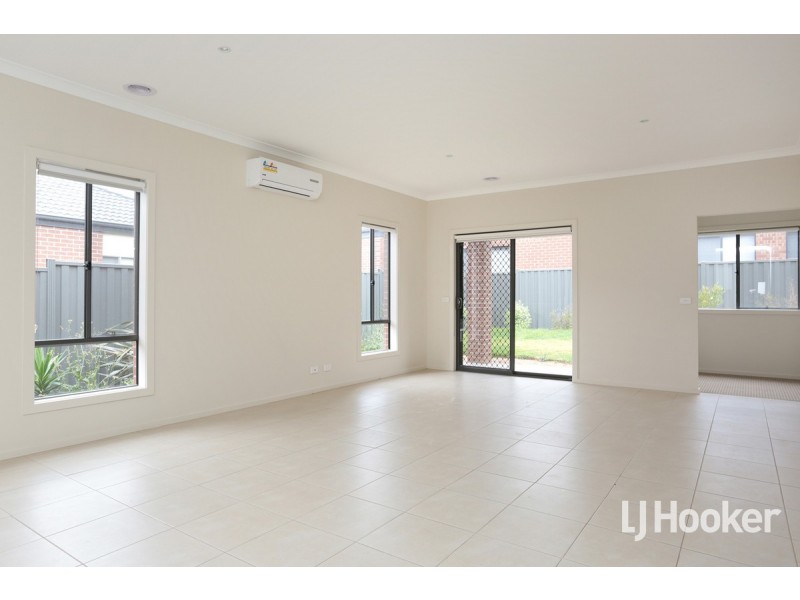 36 Bregman Esplanade, Wyndham Vale VIC 3024