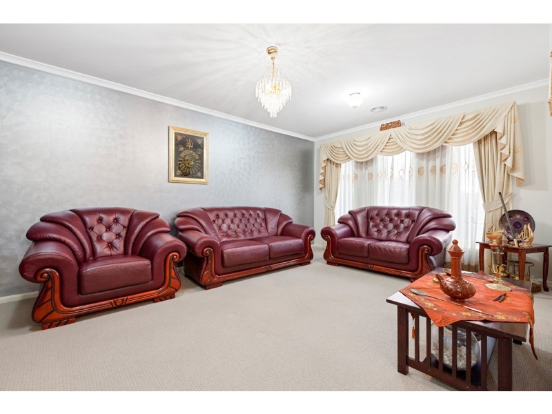 13 Aviemore Way, Point Cook VIC 3030