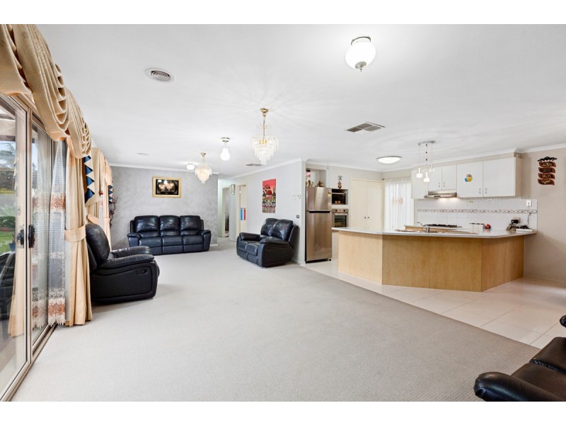 13 Aviemore Way, Point Cook VIC 3030