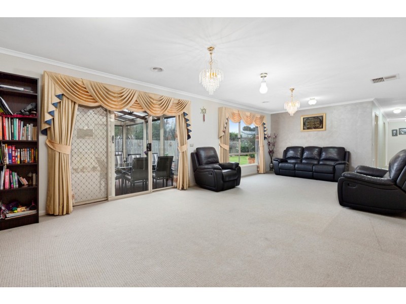 13 Aviemore Way, Point Cook VIC 3030