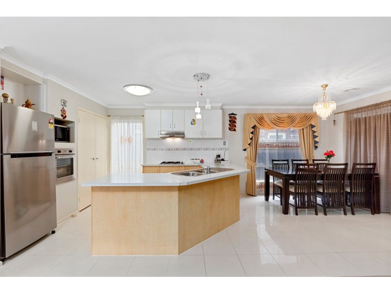 13 Aviemore Way, Point Cook VIC 3030