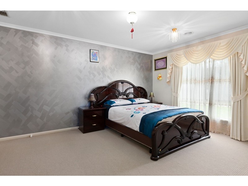 13 Aviemore Way, Point Cook VIC 3030
