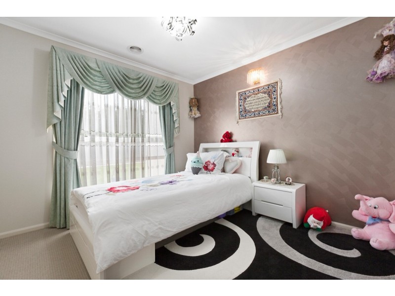 13 Aviemore Way, Point Cook VIC 3030