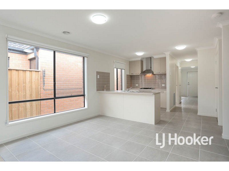 10 Neon Street, Point Cook VIC 3030