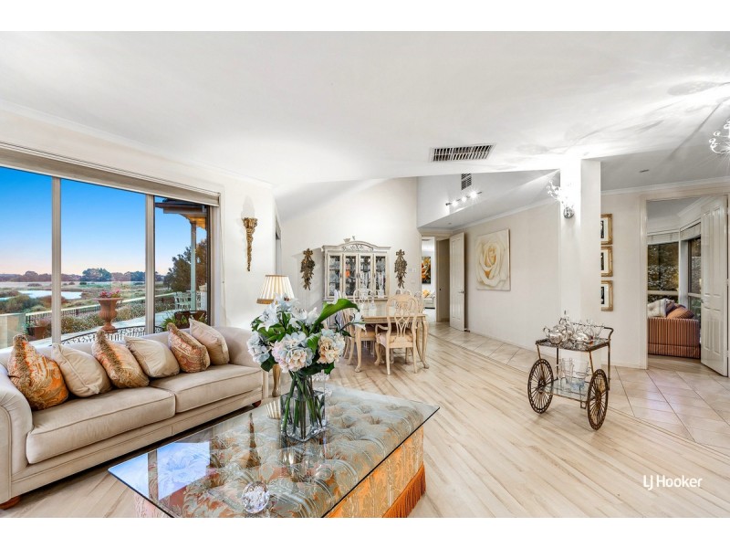 4 The Point, Sanctuary Lakes VIC 3030