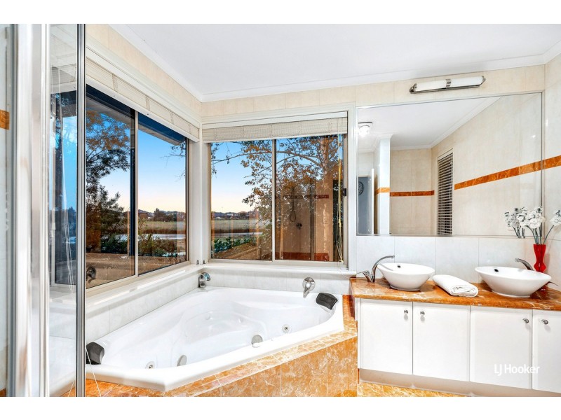 4 The Point, Sanctuary Lakes VIC 3030