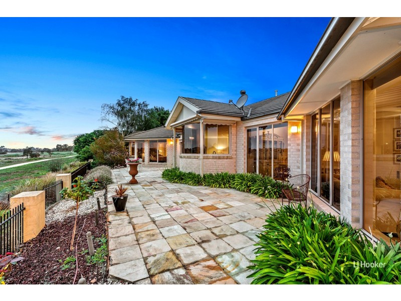 4 The Point, Sanctuary Lakes VIC 3030