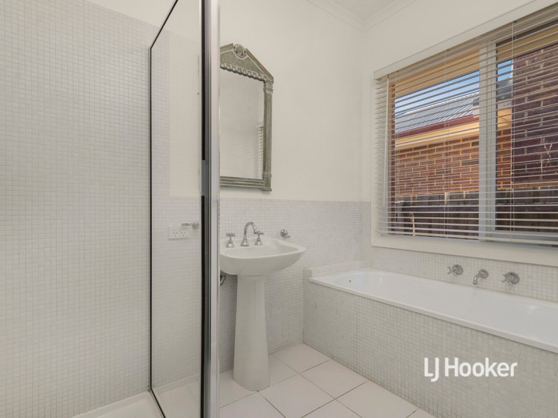 24 Gundowring Drive, Seabrook VIC 3028