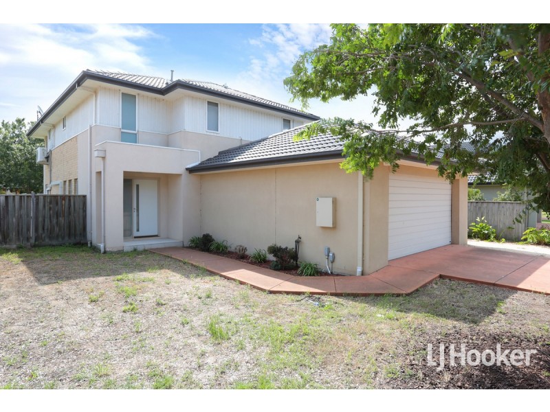 63 Vaucluse Boulevard, Sanctuary Lakes VIC 3030