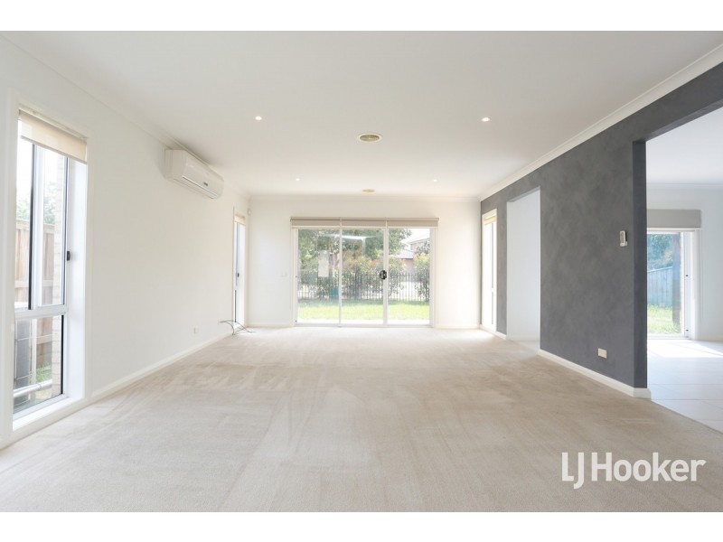 63 Vaucluse Boulevard, Sanctuary Lakes VIC 3030