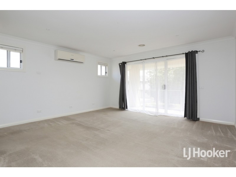 63 Vaucluse Boulevard, Sanctuary Lakes VIC 3030