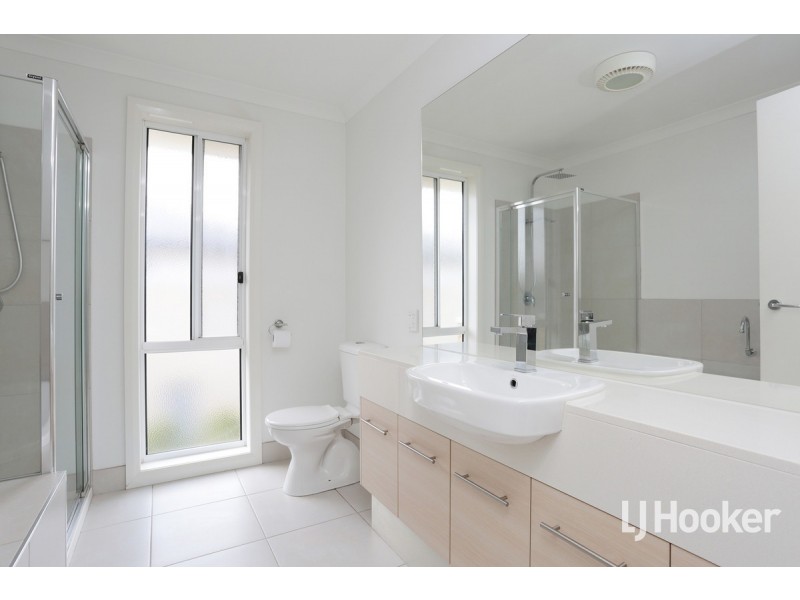 63 Vaucluse Boulevard, Sanctuary Lakes VIC 3030