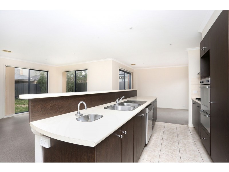 9 Lindsay Gardens, Point Cook VIC 3030