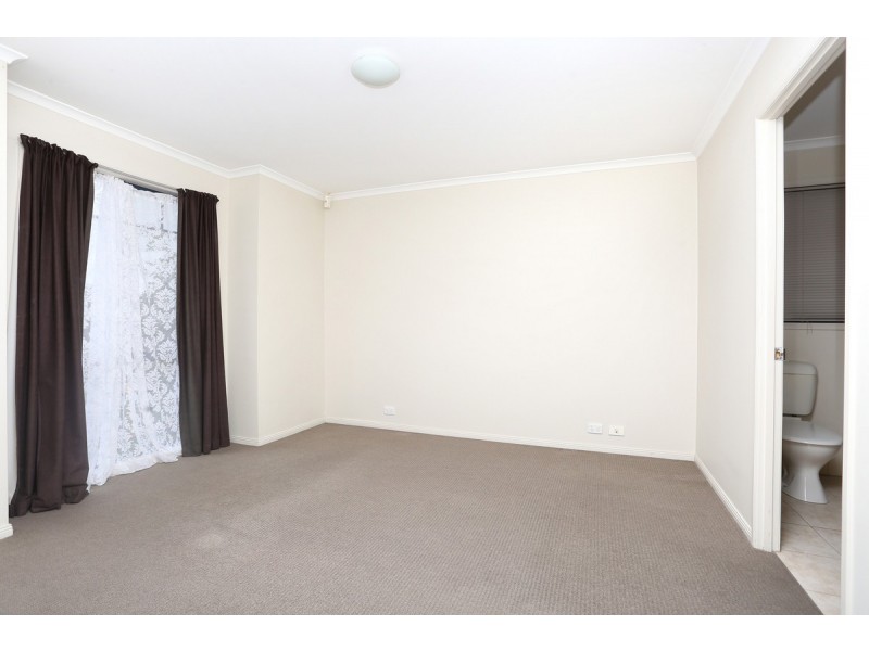 9 Lindsay Gardens, Point Cook VIC 3030