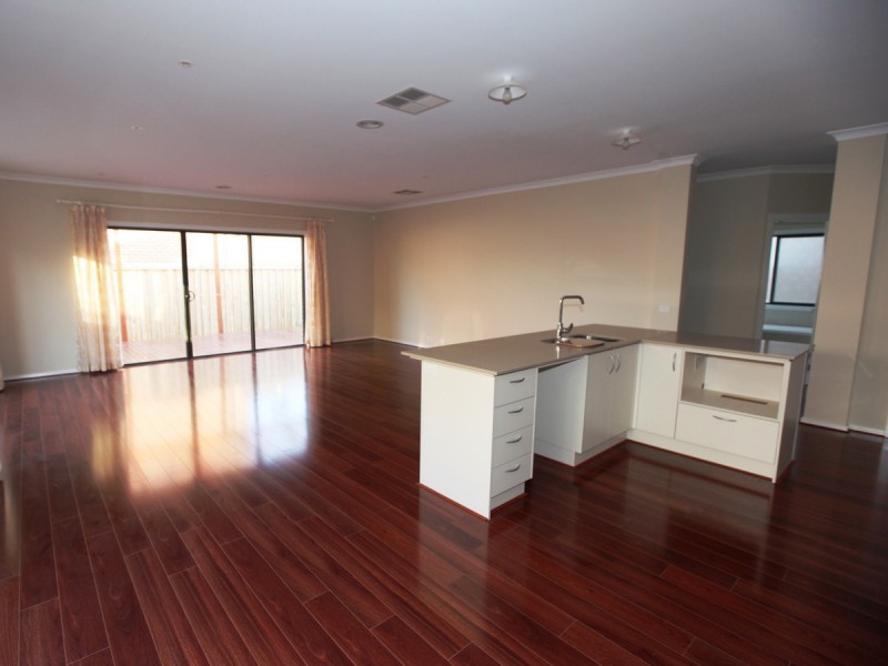 14 Manna Way, Point Cook VIC 3030