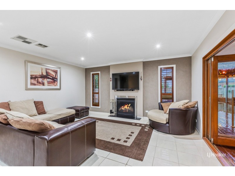 2 Banilla Close, Point Cook VIC 3030