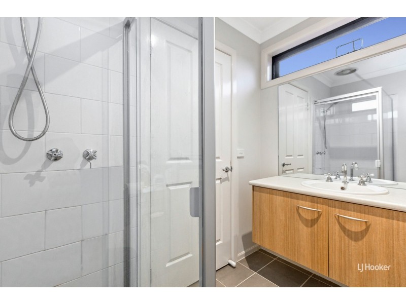 2 Banilla Close, Point Cook VIC 3030