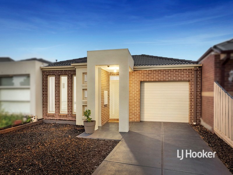 2/17 Catania Avenue, Point Cook VIC 3030