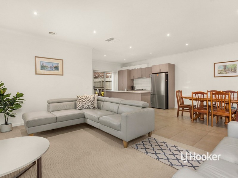 2/17 Catania Avenue, Point Cook VIC 3030