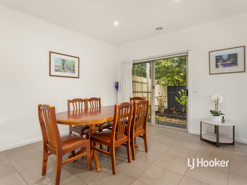 2/17 Catania Avenue, Point Cook VIC 3030