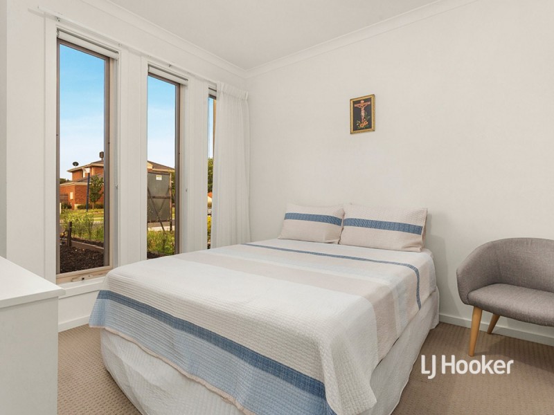 2/17 Catania Avenue, Point Cook VIC 3030