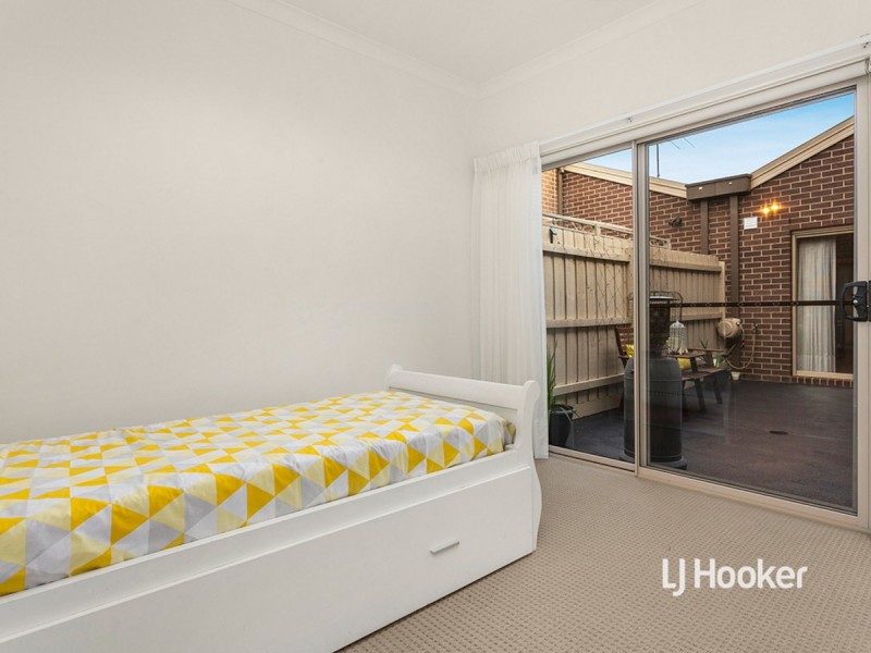 2/17 Catania Avenue, Point Cook VIC 3030