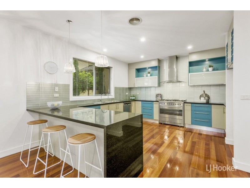 10 Freshwater Point, Sanctuary Lakes VIC 3030