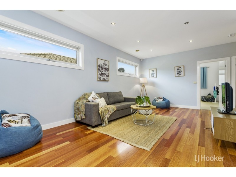 10 Freshwater Point, Sanctuary Lakes VIC 3030