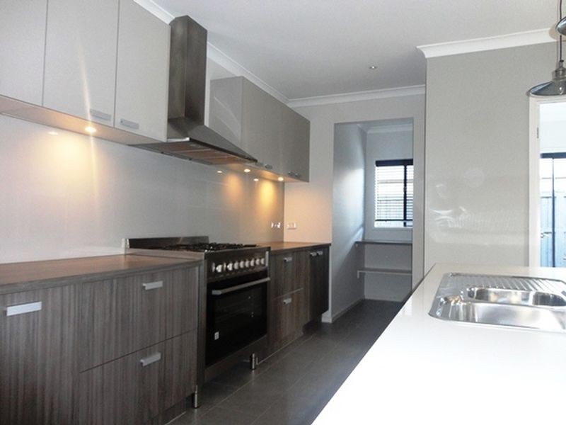 27 Citybay Drive, Point Cook VIC 3030