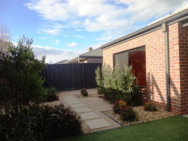 27 Citybay Drive, Point Cook VIC 3030