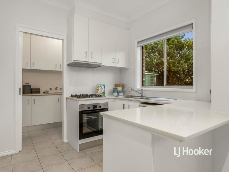 1/14 Mickleton Grove, Point Cook VIC 3030